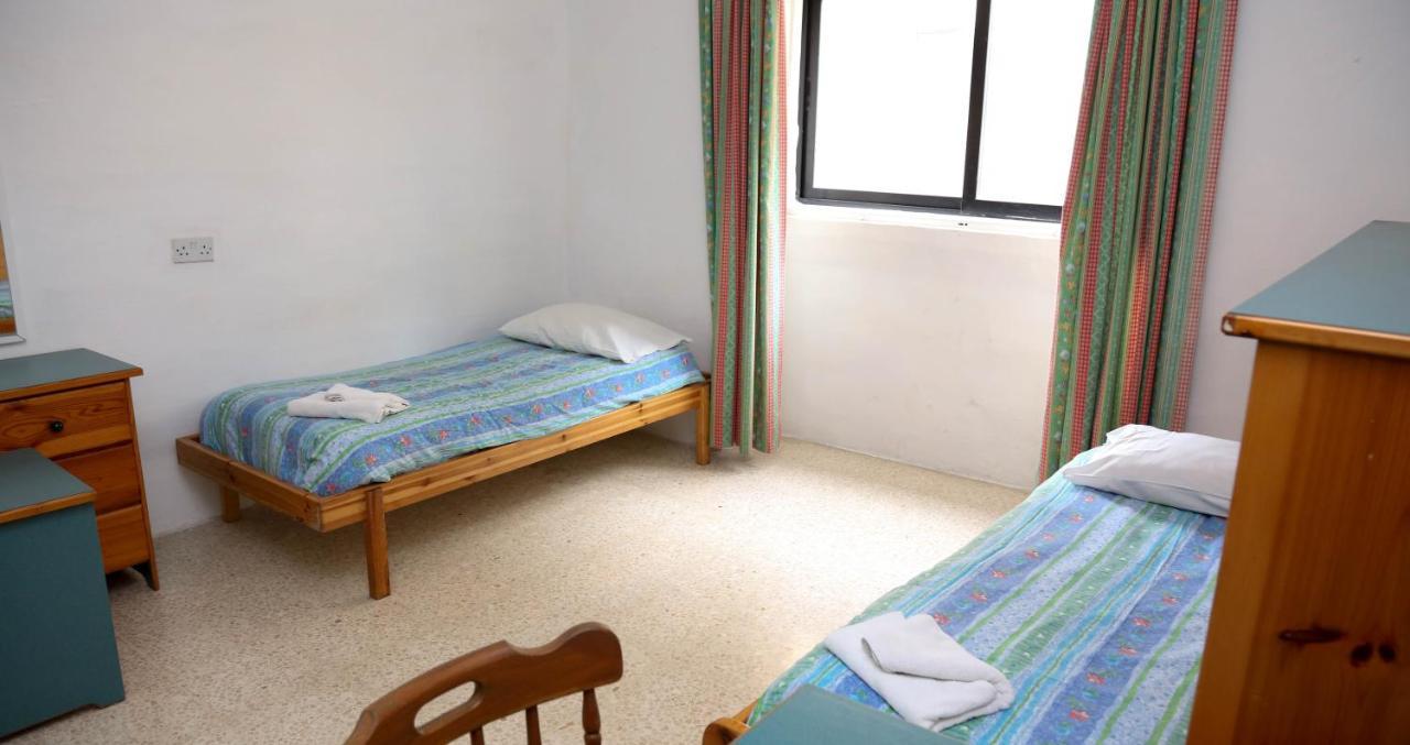 Hostel Hibernia & *
